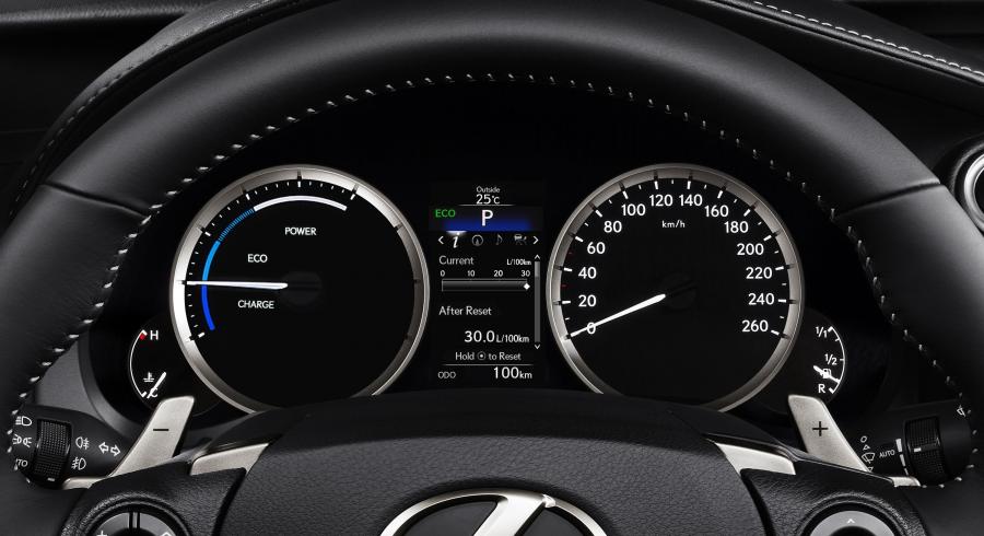  Lexus IS300h 2013 года  (фото 9 из 26)